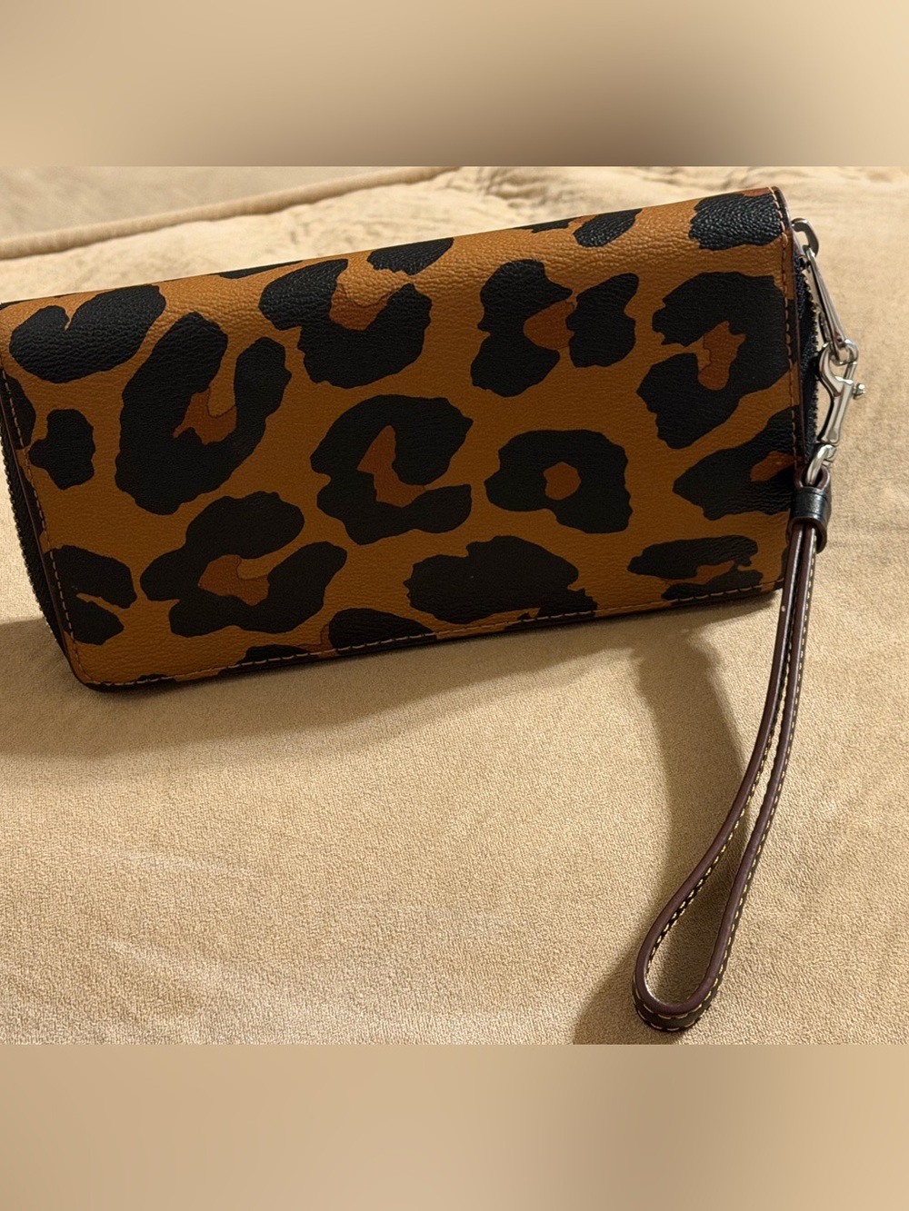 NEW coach Leopard Print Wristlet Clutch in Brown and Black wallet long zip